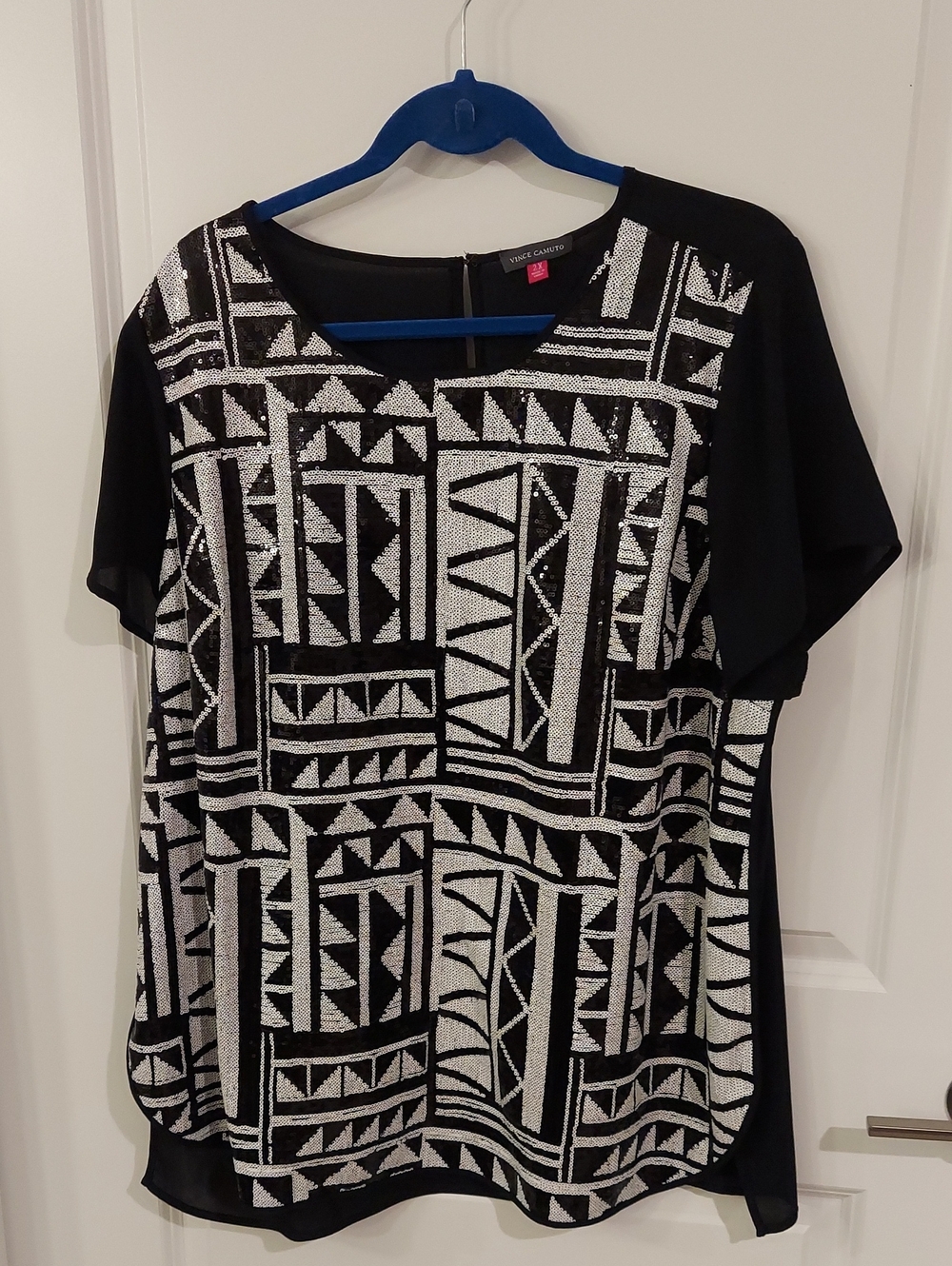 Vince Camuto Black and White Geometric Short-Sleeve Tee